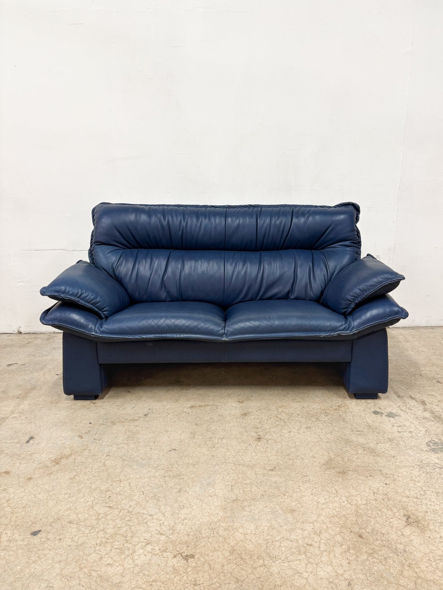 Navy Blue Leather Loveseat, Nicoletti Salotti – Rehaus