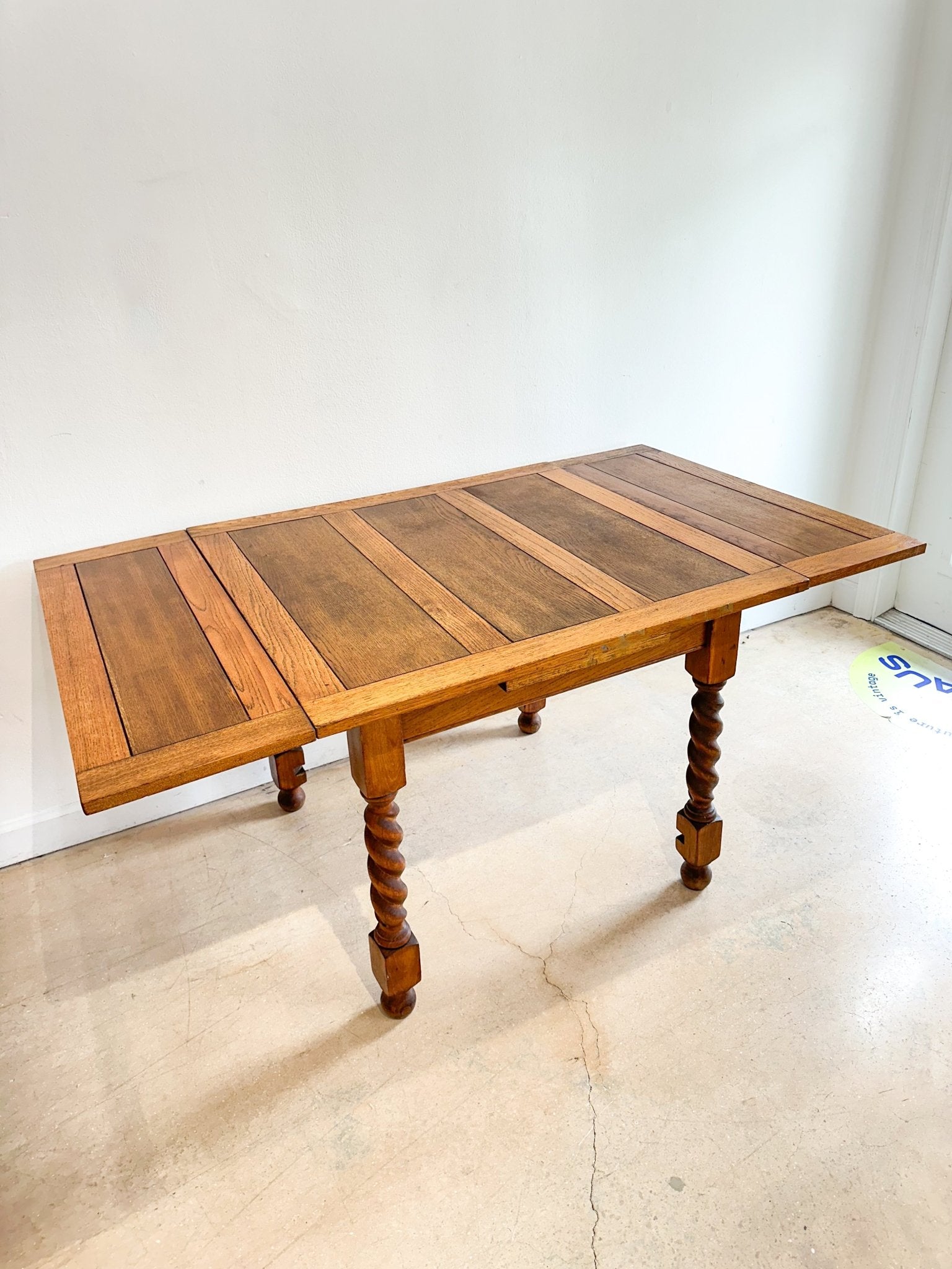 Spiral Leg Oak Draw-leaf Dining Table – Rehaus