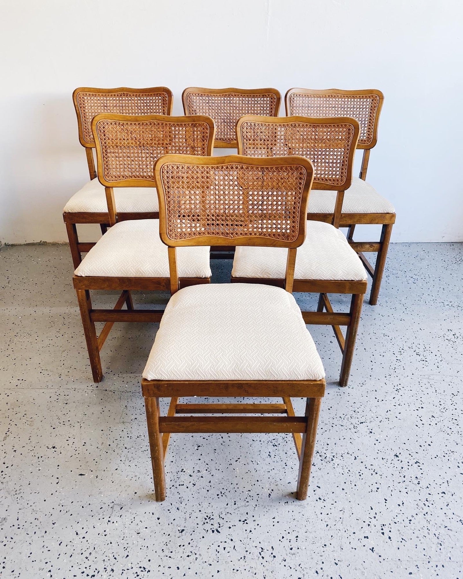 Stakmore Folding Chairs (set of 6) – Rehaus - Main Image