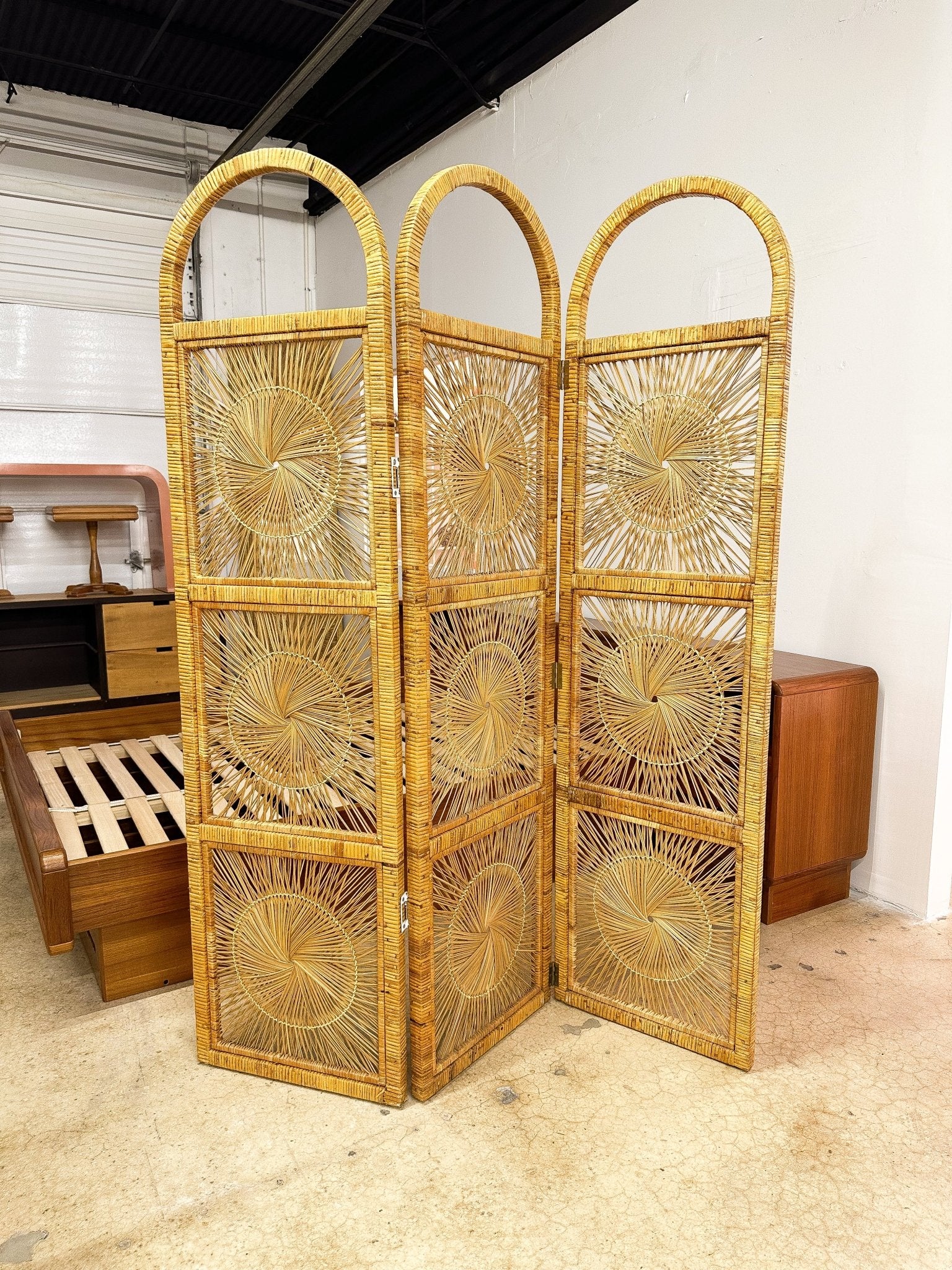 Arched Sunburst Room Divider - Rehaus