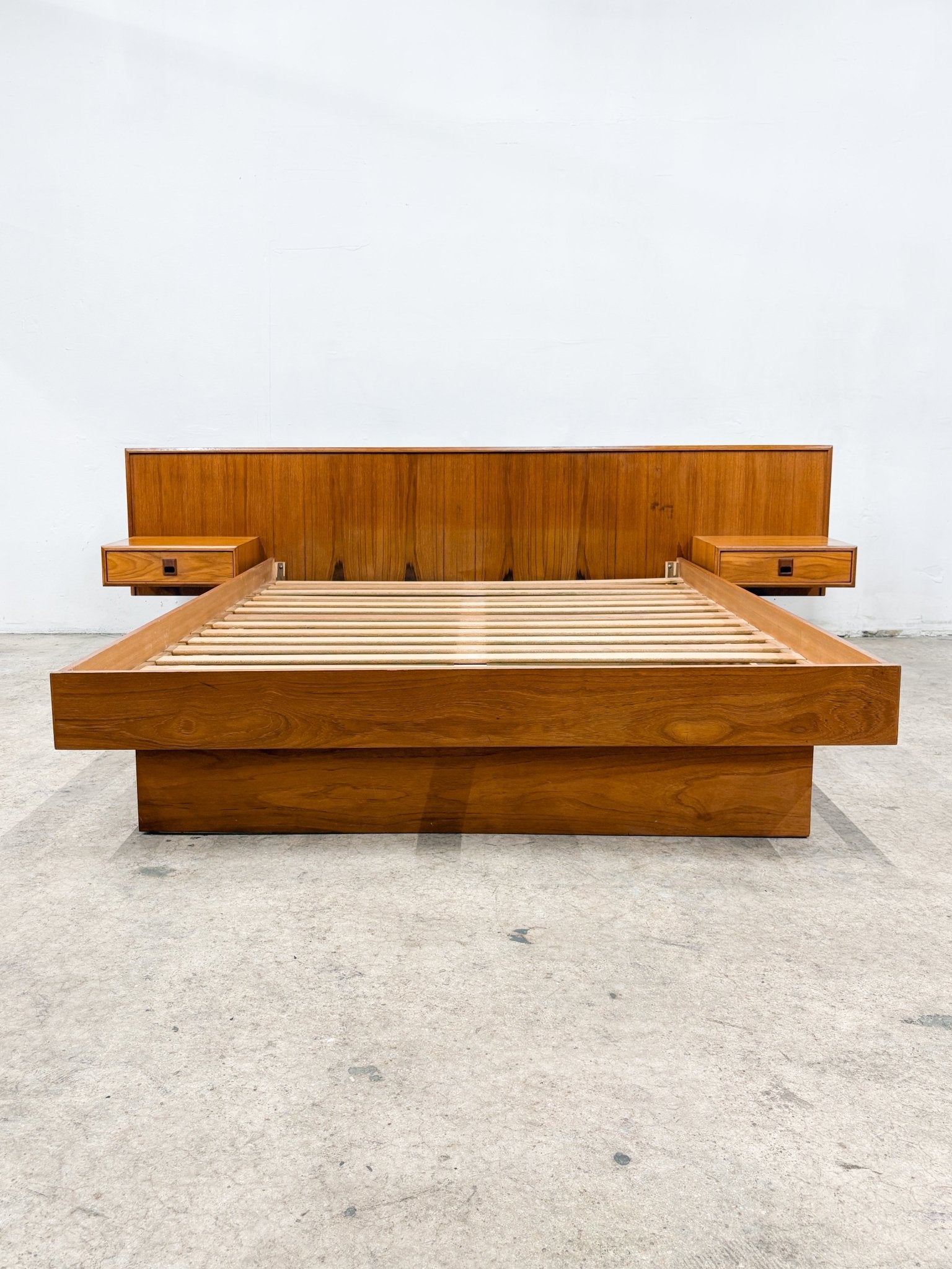 Canadian Teak Platform Bed + Nightstands, Queen - Rehaus