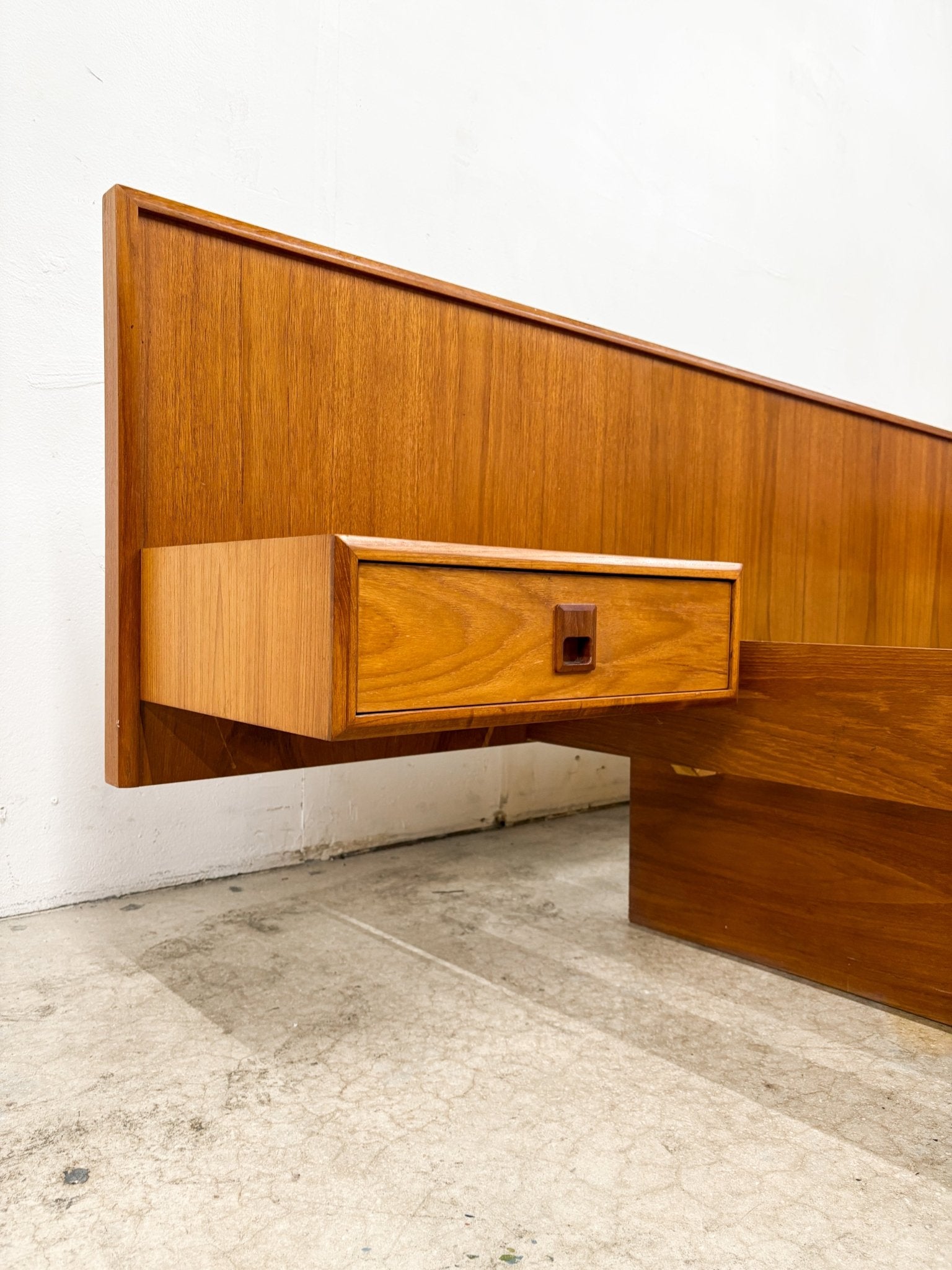 Canadian Teak Platform Bed + Nightstands, Queen - Rehaus