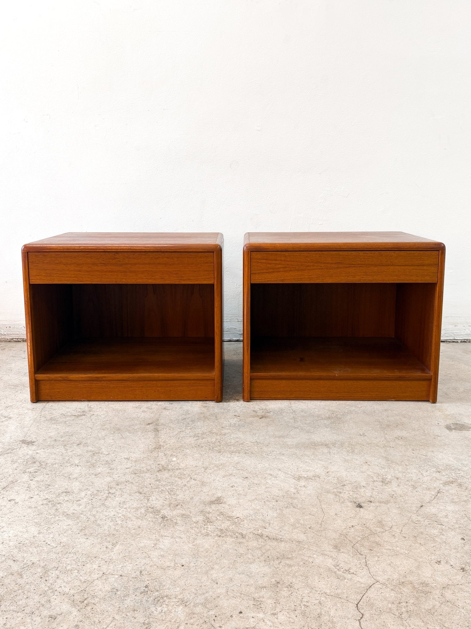 Teakwood Night Table Danish Vintage 北欧家具 デンマークヴィンテージ ナイトテーブル チーク材 サイド