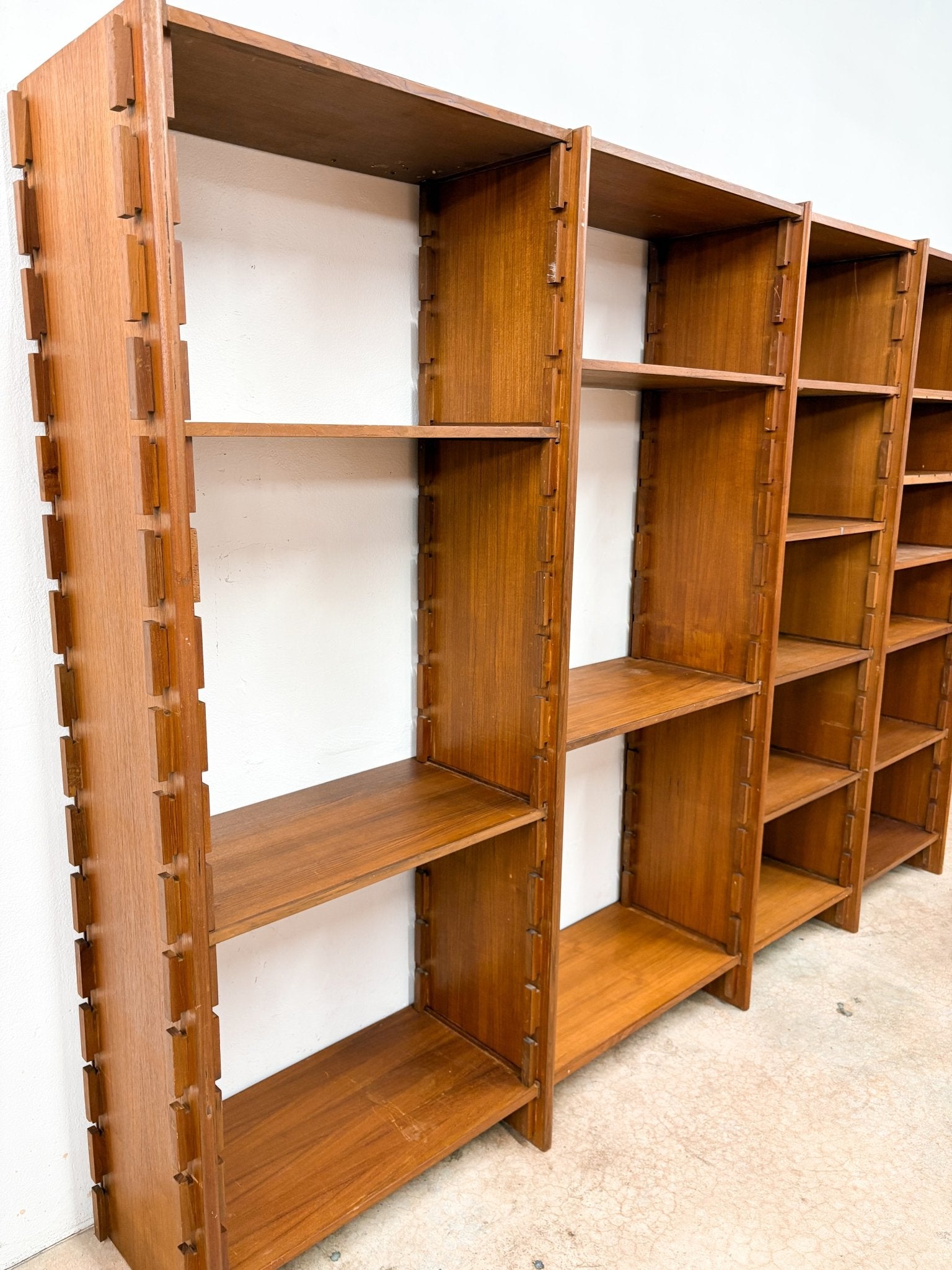 Italian Modular Shelving, Gianfranco Frattini - Rehaus
