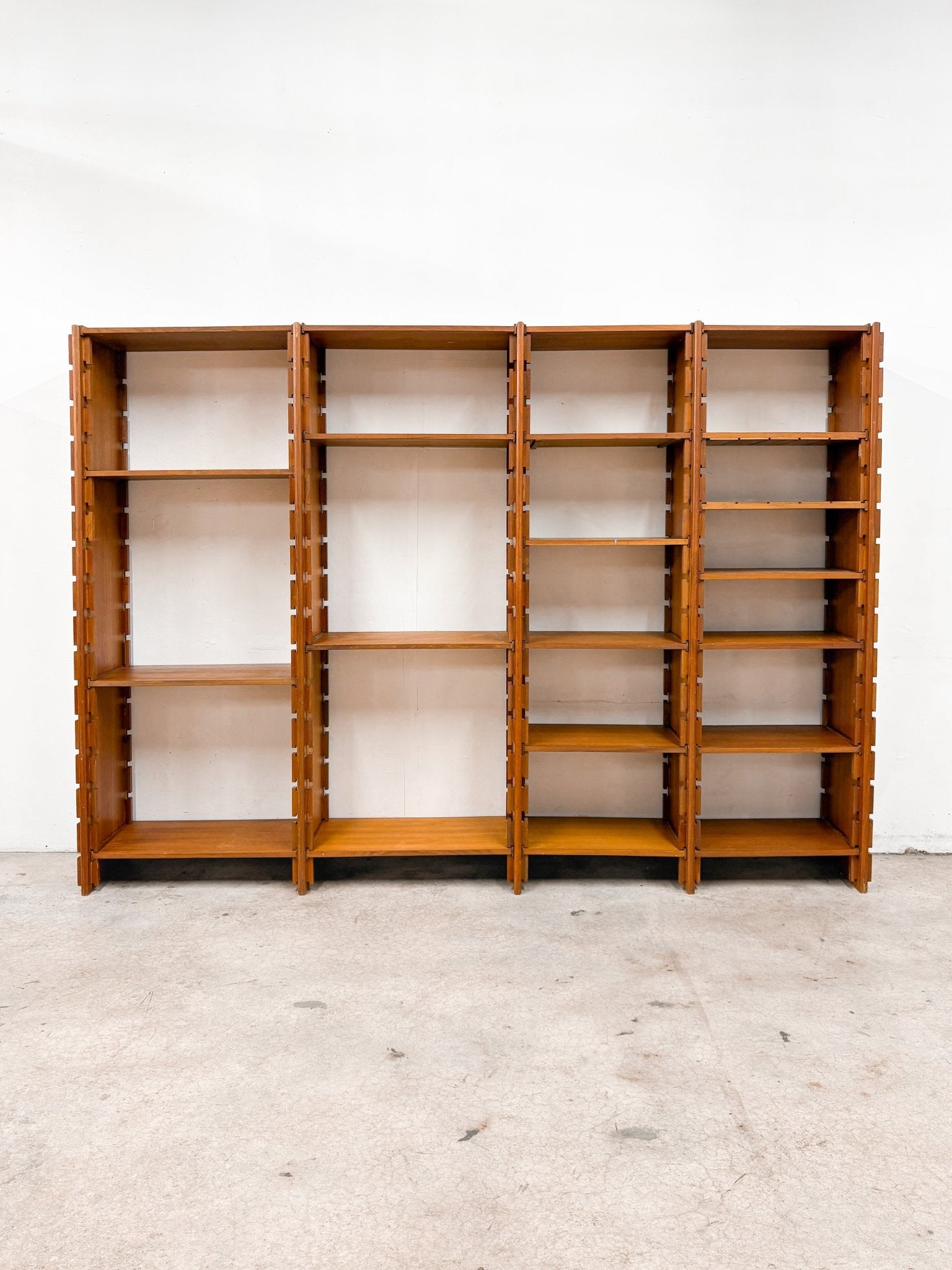 Italian Modular Shelving, Gianfranco Frattini - Rehaus