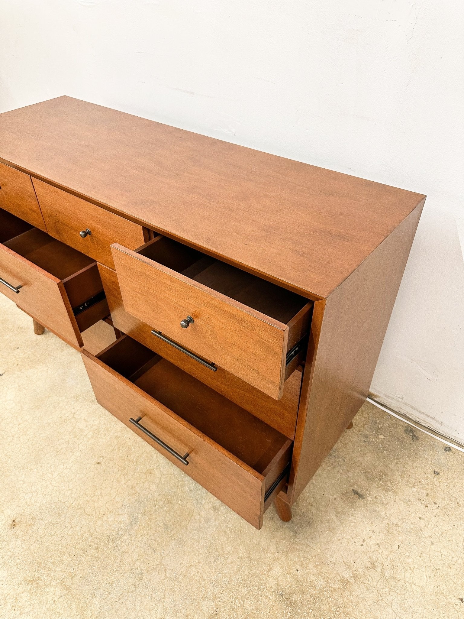 Midcentury - style Dresser - Rehaus