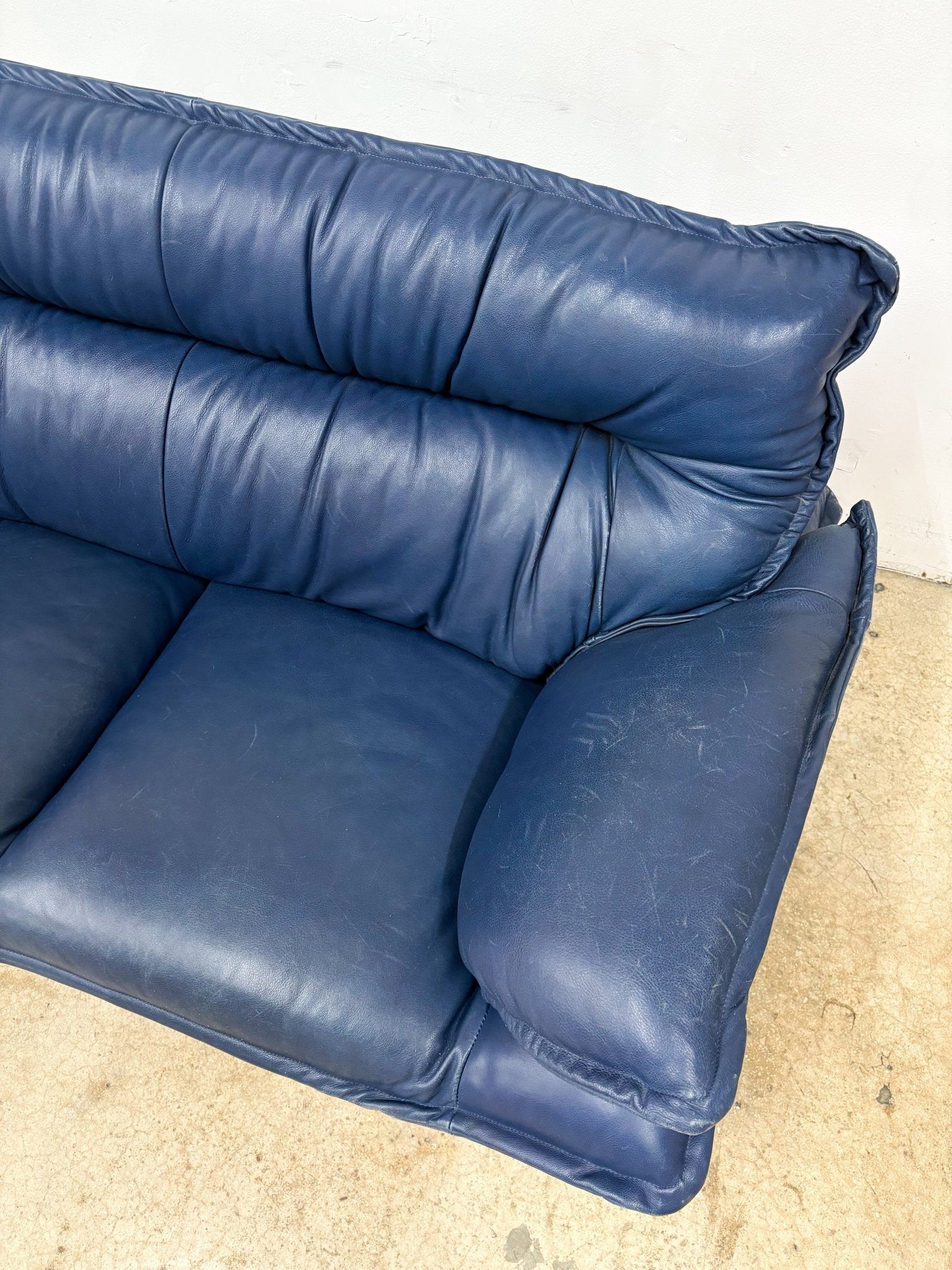 Navy Blue Leather Loveseat, Nicoletti Salotti - Rehaus
