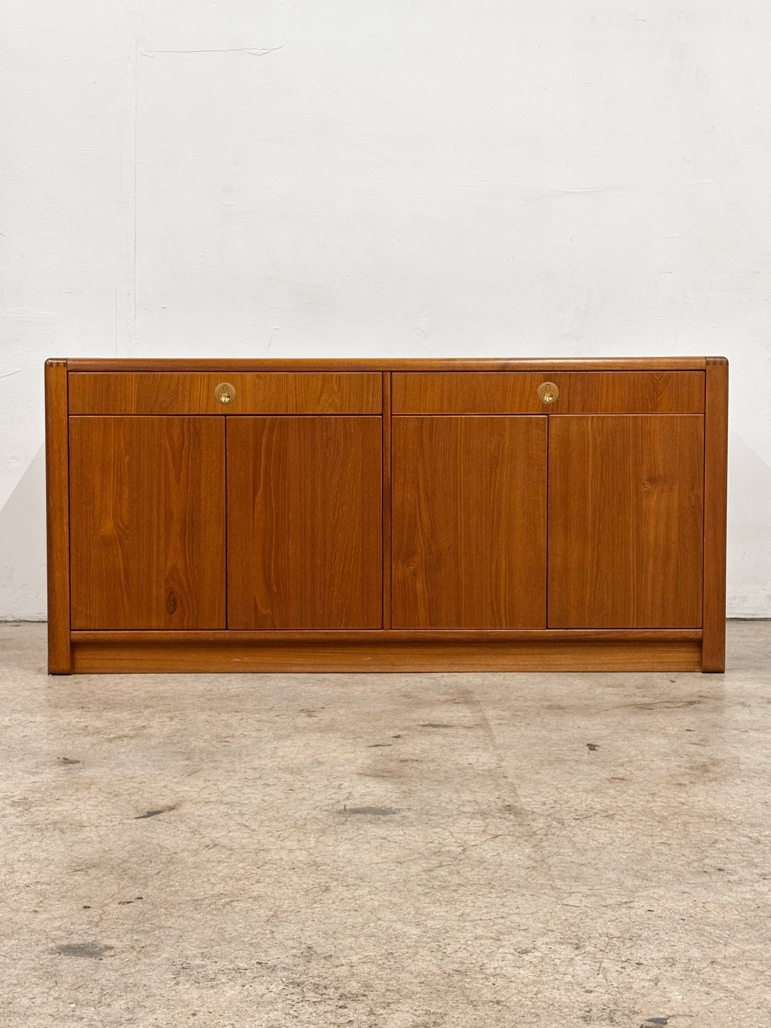 Teak + Brass Credenza, D - Scan - Rehaus