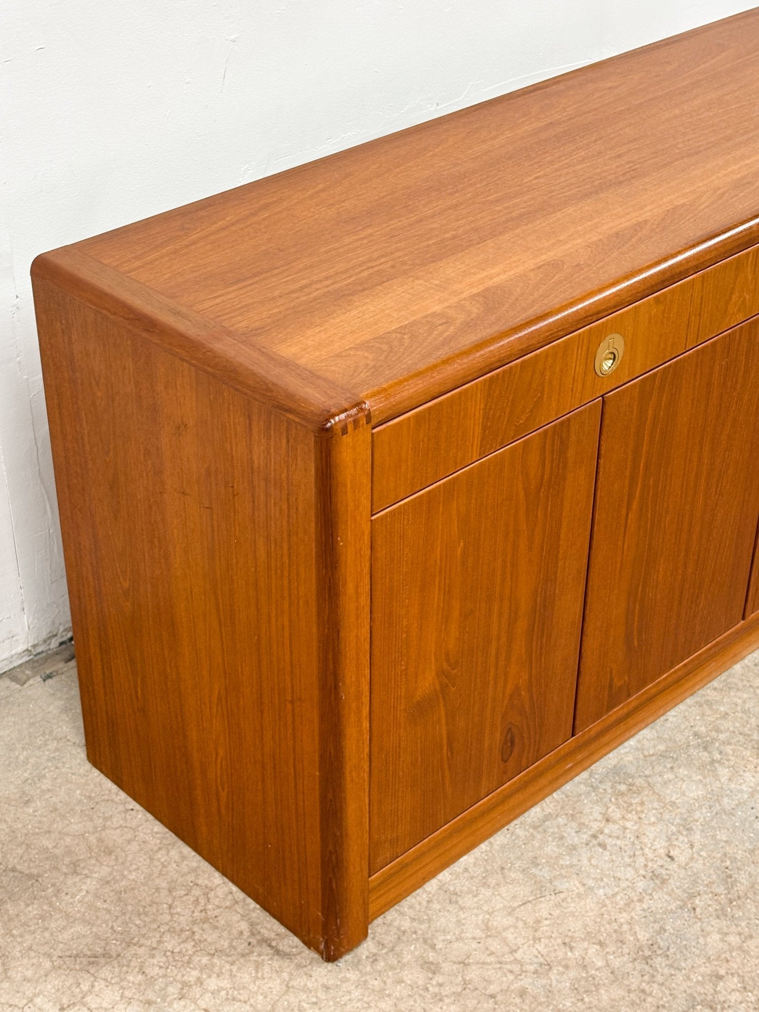 Teak + Brass Credenza, D - Scan - Rehaus