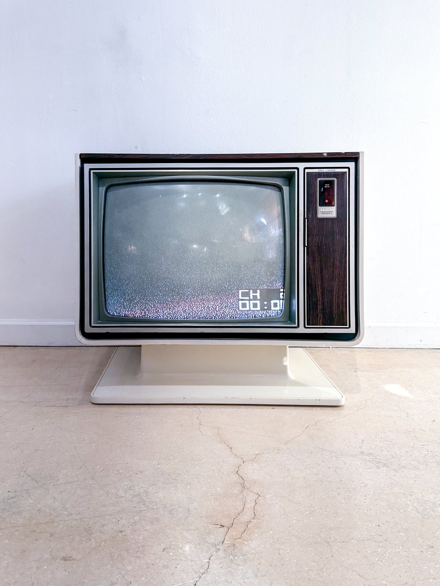 Vintage Zenith Space Age TV - Rehaus