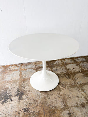 White Saarinen-style Tulip Dining Table