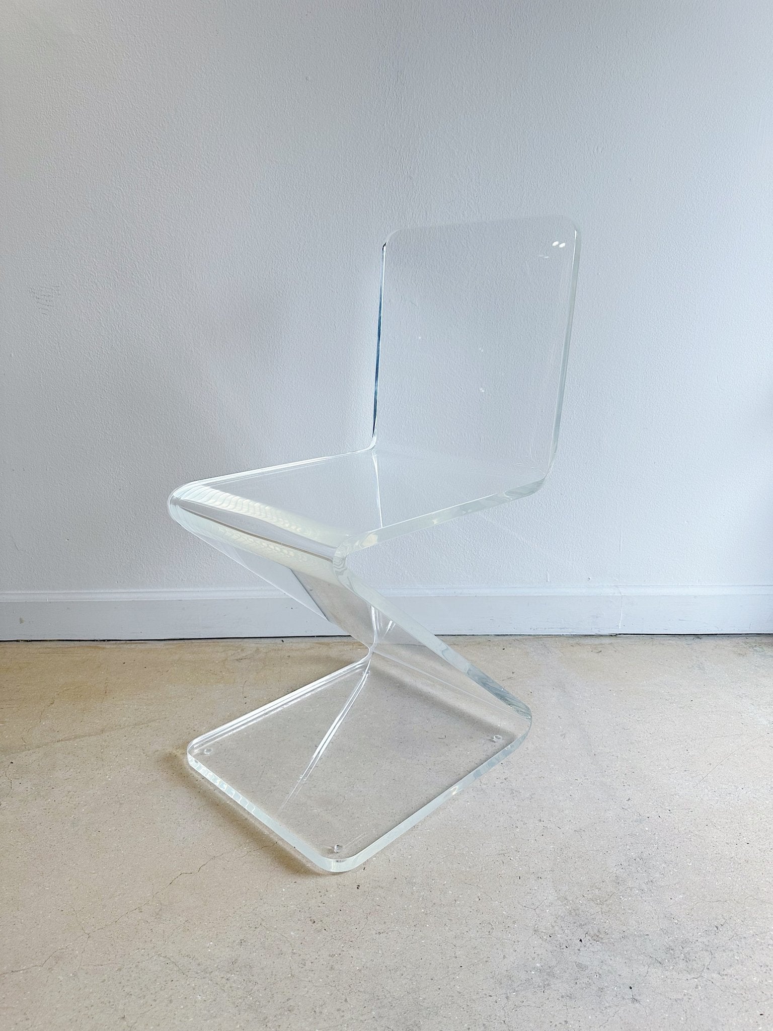 Acrylic Z Chair - Rehaus