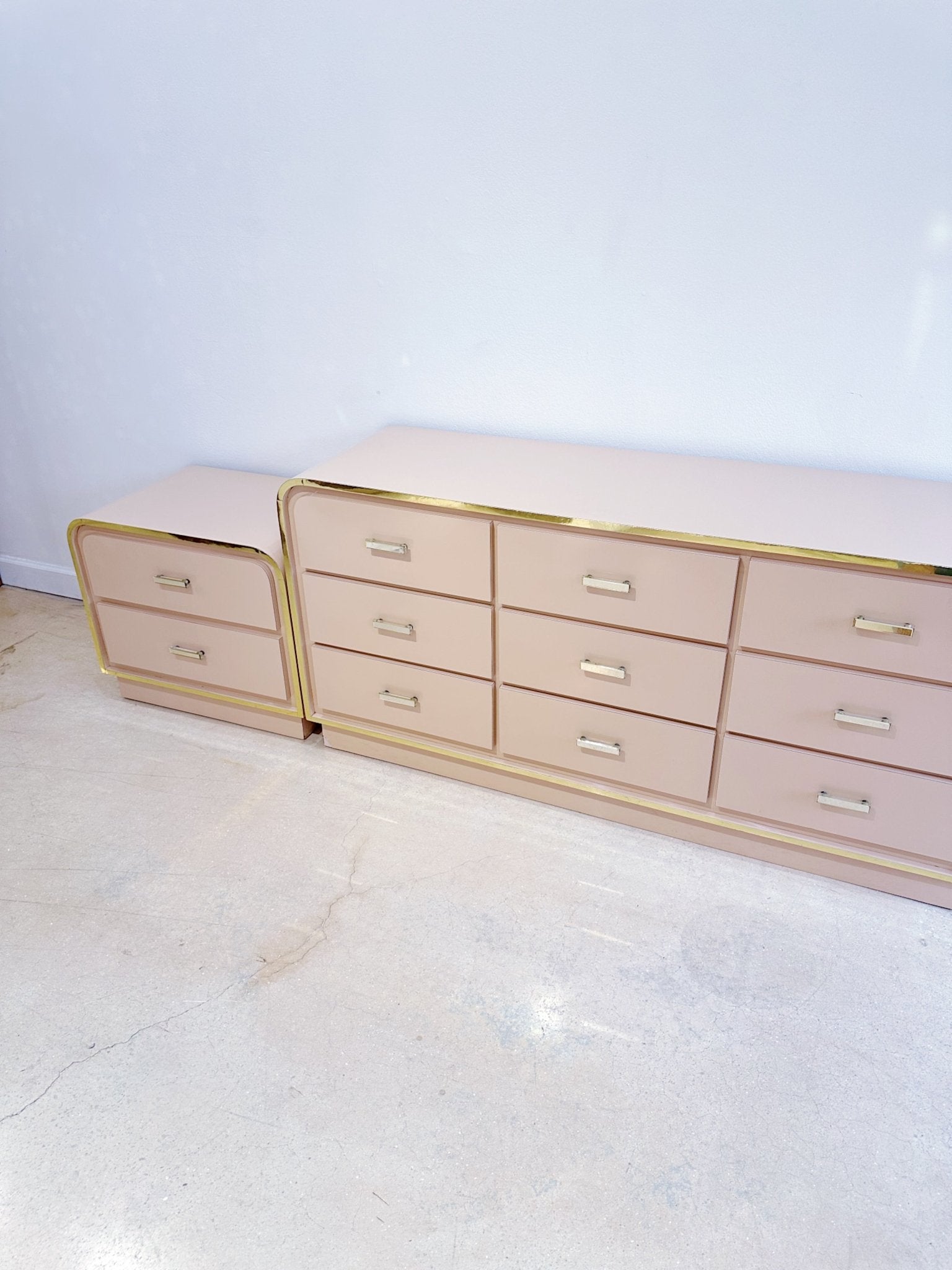 Pink Laminate Waterfall Dresser & Mirror Set Rehaus Pink Laminate Waterfall Dresser & Mirror Set Rehaus