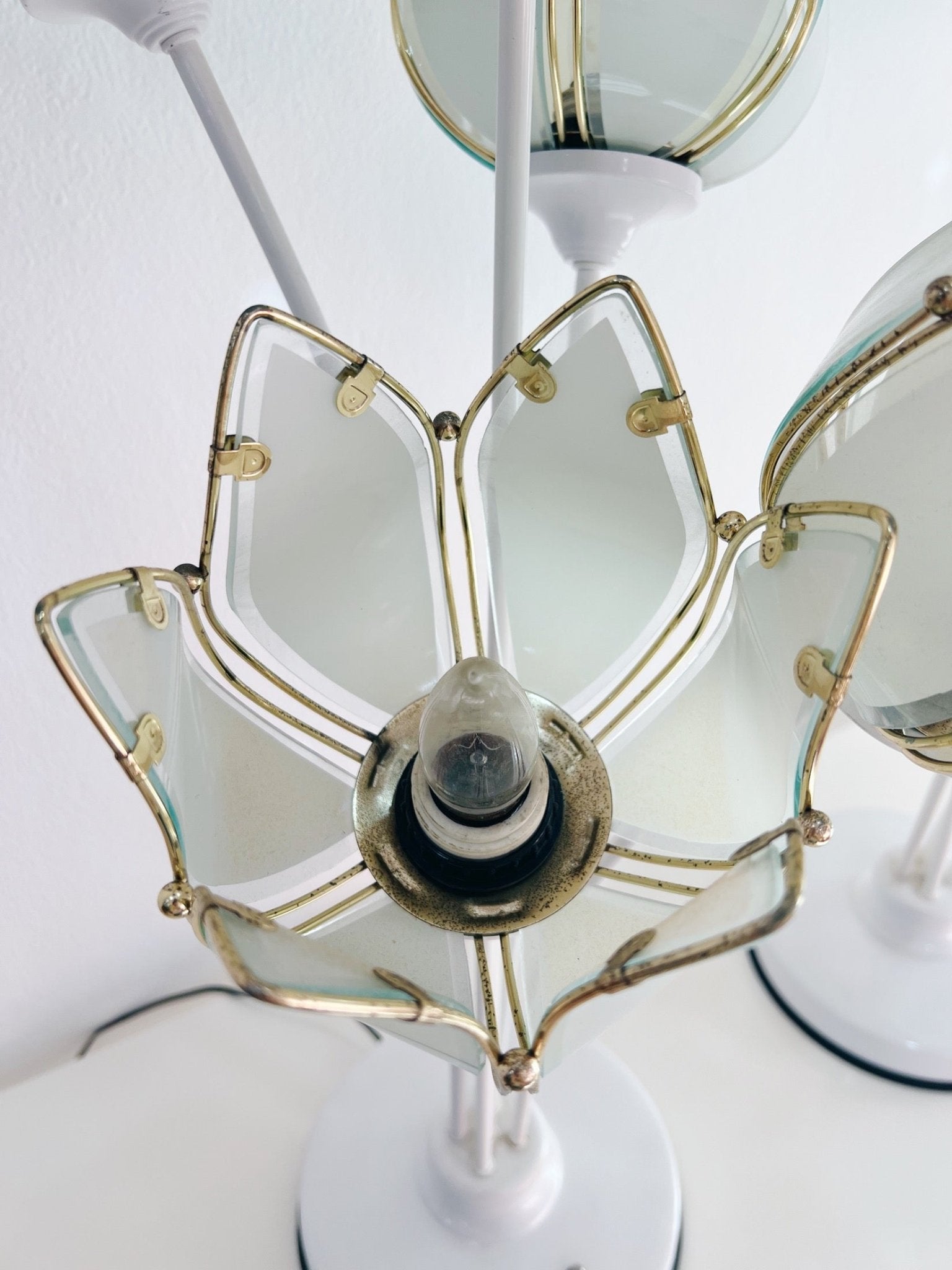 White Lotus Table Lamp – Rehaus