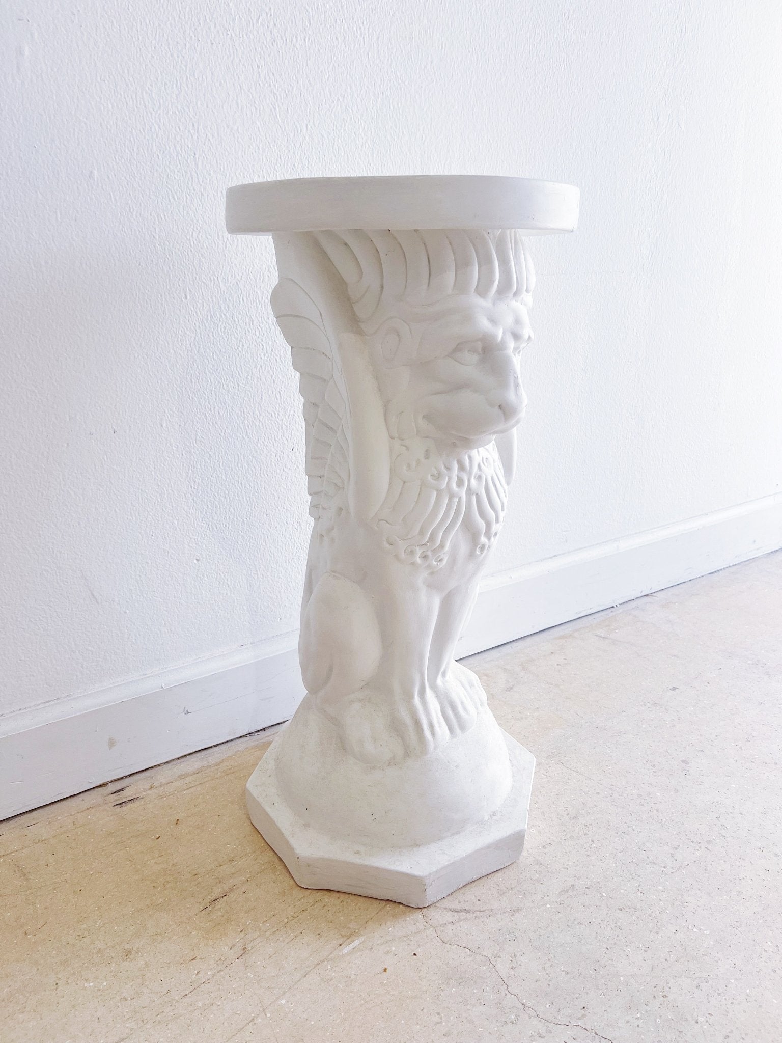 Winged Lion Plaster Pedestal - Rehaus