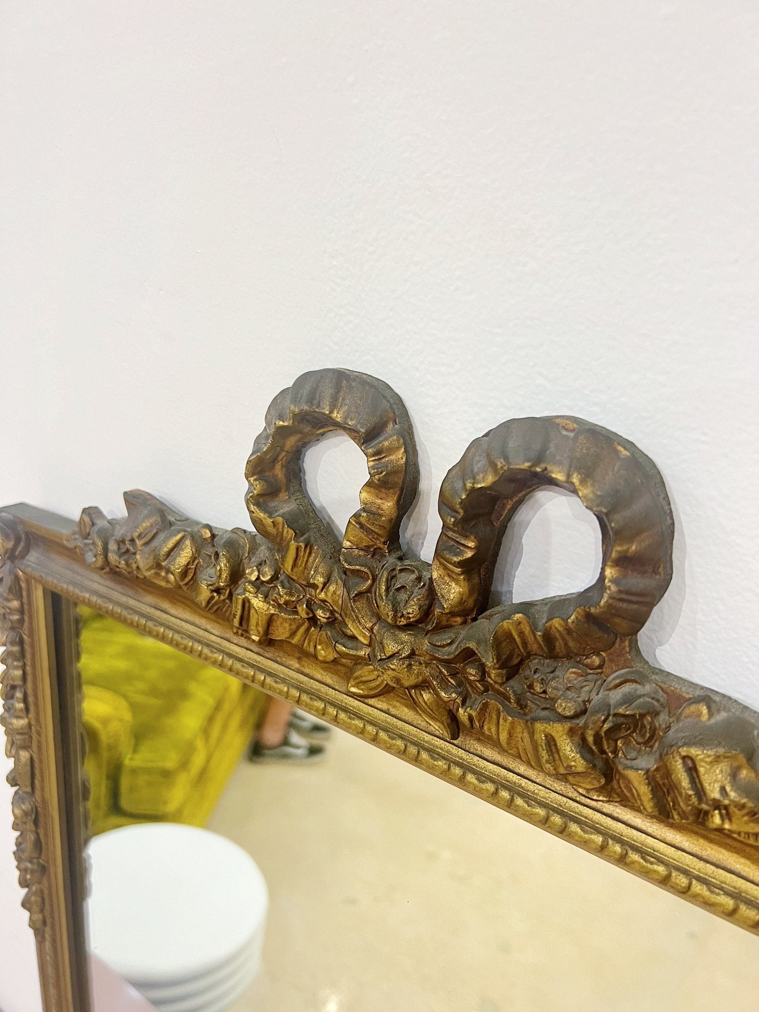 Wood Floral Bow Mirror